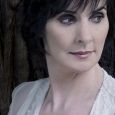  Enya