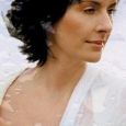  Enya