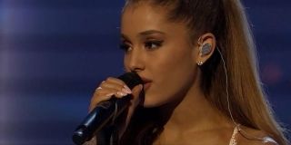 Ariana Grande dedica música para avô que morreu